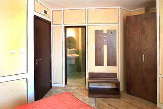 Отель Hotel Alafrangite Пловдив Двухместный номер с 2 отдельными кроватями-5
